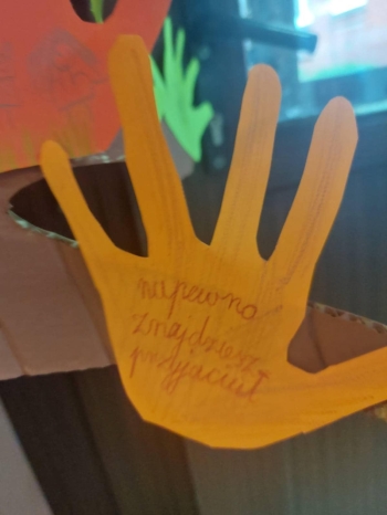 945cff8e-6226-488d-9cab-f300b355c41e