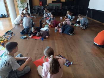 1b3d9965-763a-498d-b7e7-3b067d605fe0