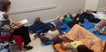 Czytanie na dywanie4