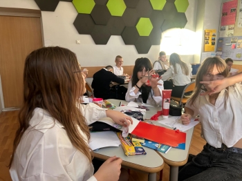 15c9d8d2-6f4c-45cd-b619-189186146b4e