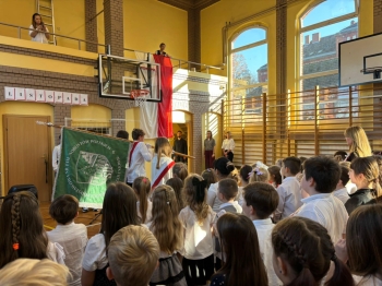 c6f4a279-63d8-465f-864b-c7b1bb5d8e57