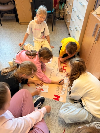 b8cf8c9b-92d7-40a4-b857-a77ec9d582cb