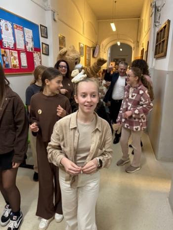 c7c60eab-f69d-42a2-8419-4d10960fd7fb