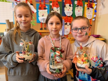 30a0c9d9-a433-46a2-9769-03b9c5745044