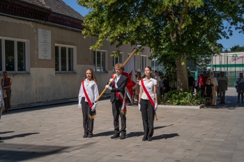 III04537