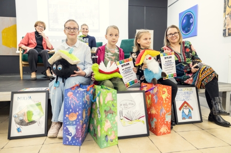 Nasza uczennica, Zosia Pielak, zajęła I miejsce w konkursie na maskotkę biblioteki!