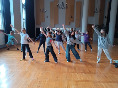 Zajęcia rozwijające kompetencje i zainteresowania baletowo-musicalowe prowadzone...