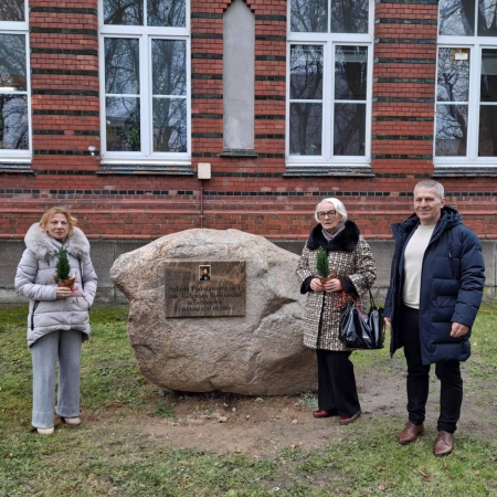 ,,Pamięć, tożsamość, tradycja. Pierwsza tablica pamiątkowa na jednym z trz