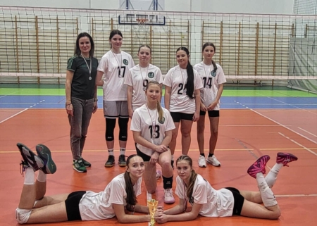 II miejsce naszej drużyny  w Mistrzostwach Gminy w piłce siatkowej dziewcząt 