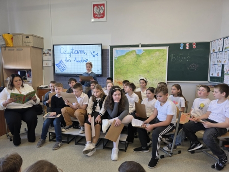 STARSI CZYTAJĄ MŁODSZYM