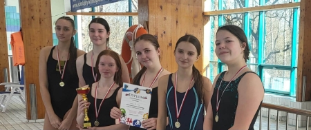 Nasze pływaczki w  drodze po 6 miejsce w woj. zachodniopomorskim. 